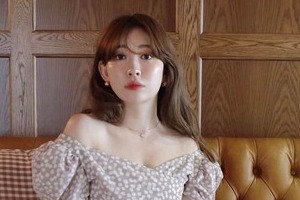 小嶋陽菜37歳、「スタイルすごい」異次元の脚の長さに驚き　Tシャツ×レギンスのリハショット話題