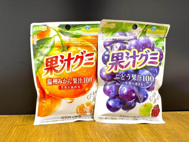 明治「果汁グミぶとう」と「果汁グミ温州みかん」