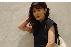 長谷川京子46歳、背中ざっくり水着ショット　モルディブを満喫...「スタイル抜群」「ヘルシーな美しさ」