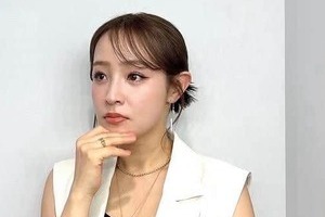 大沢あかね39歳、色っぽ仕草でロングヘアなびかせ　「更に可愛くなっとる」「ドキッした」大絶賛