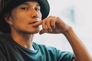 市原隼人38歳、Tシャツから隠しきれないバキバキ肉体に驚愕　「二の腕やば」「オーラ半端ない」