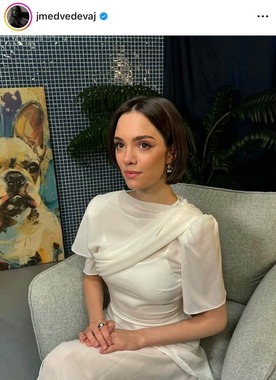 メドベージェワさんのインスタグラム（＠jmedvedevaj）より