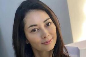 伊東美咲48歳、すらりタイトドレスで圧倒的美しさの衝撃　「変わらぬ美貌」「いつまでも素敵」