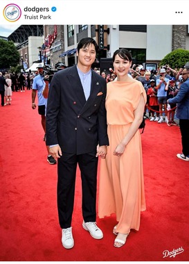 夫人との2ショット（ドジャースインスタグラムより）