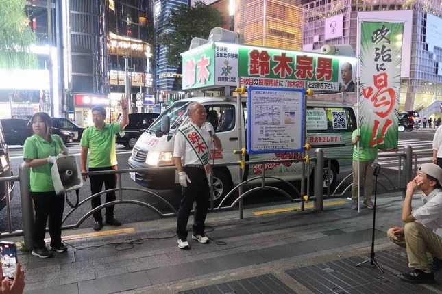 演説する鈴木宗男氏。「これが、最後の最後の、最後の選挙であります」などと話した
