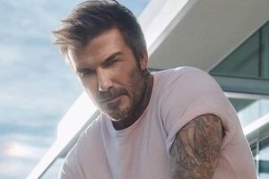 デビッド・ベッカム50歳「これは笑えない」ヘア失敗で涙目？　妻ヴィクトリアからも「ひどい」