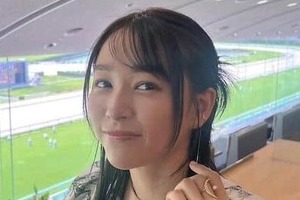 「岡山の奇跡」桜井日奈子、色香ただようチラ見えコーデ　「めっちゃかわいいい」「大人の魅力！」
