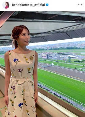 竹俣紅さんのインスタグラム（＠benitakemata_official）より