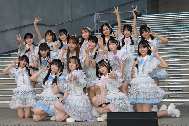 HKT48の16人がステージに登場。延べ6曲、計5曲をパフォーマンスした