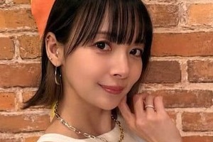 「役満ボディー」岡田紗佳、ブルーのノースリーブワンピ姿で色気ダダ漏れ　「透明感ハンパない」
