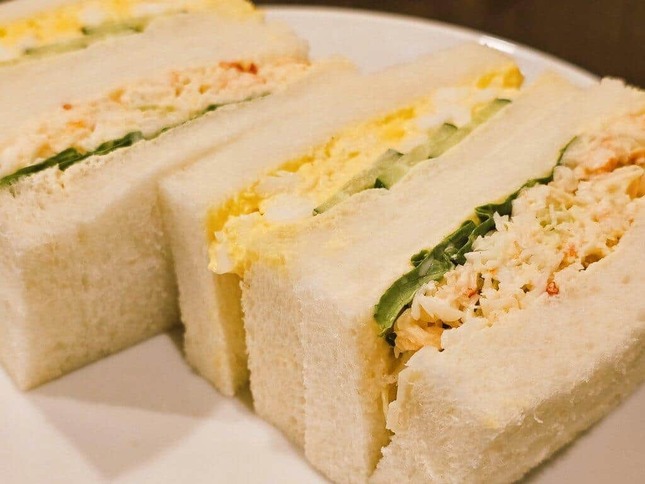 たらばがにサラダサンド。「さえら」のX（＠caetla_1975）より