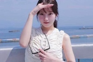 「2人ともかわいい」本田真凜＆妹・紗来と密着2ショ　シックな黒ドレス着こなし「どんどん美人に」