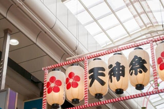 トラブルは天神祭の会場近くで起きた（写真はイメージ）