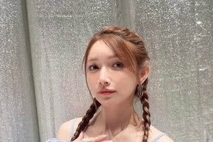 後藤真希39歳、美背中ざっくりカジュアルコーデ　「なんでそんなに可愛いの」「いくつになっても美しい」