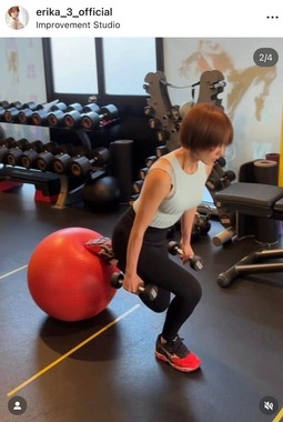 山川恵里佳さんのインスタグラム（＠erika_3_official）より