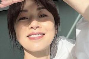 高岡早紀52歳、爽やかブルーのドレス姿で色気ダダ漏れ　すらり神スタイル「益々お綺麗に」