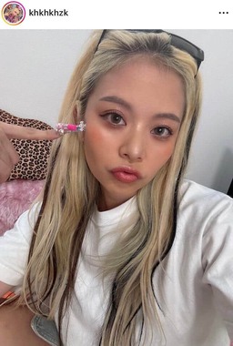 エルフ荒川さんのインスタグラム（＠khkhkhzk）より