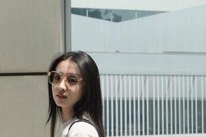 キムタク＆静香の次女Koki，ヘソ出しコーデの圧倒的スタイルで魅了　バッグはヴィトンで