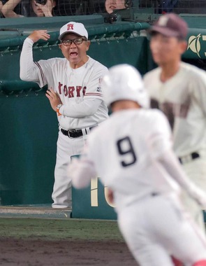 広陵・中井哲之監督の発言に波紋が広がっている（写真：スポーツ報知/アフロ）