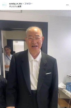 誕生日をお祝いされ笑顔の張本勲さん（サンデーモーニング公式インスタグラムより）