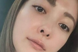 速水もこみち＆平山あや夫妻　「今年もやってきた8月8日」結婚記念日に...ラブラブ密着2ショがステキ