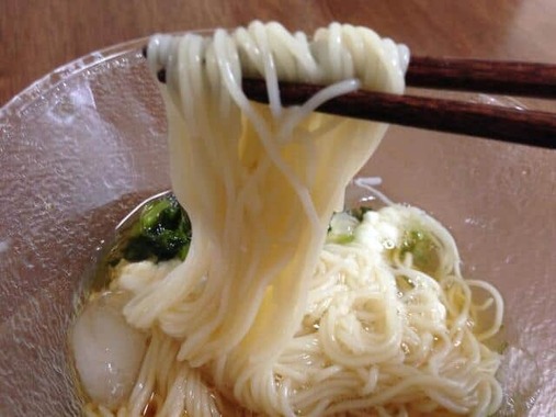 そうめんをめぐって議論に（写真はイメージ）