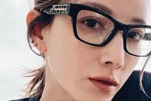 加藤あい42歳、「どう見ても20代」異次元の脚の長さショーパン姿　「究極に可愛い」「ウルトラ綺麗」