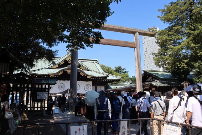 2025年8月15日、靖国神社には大勢が参拝に訪れた
