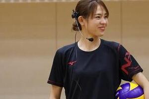 元女子バレー迫田さおり、黒ノースリーブ衣装ショットでニコニコ笑顔　「ますますキレイに」「可愛すぎ」
