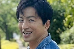 大沢たかお、Tシャツからのぞくムキムキ二の腕に釘付け　夜の東京で笑顔「若返ってません？」