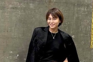 氷川きよし、「宝物のジェラピケＴシャツ」×デニムコーデで美スタイル披露　サングラス姿かっこよすぎ