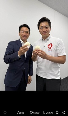 小泉進次郎農水相のXより（2025年8月21日、写真右は吉村洋文・大阪府知事）