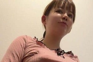 中川翔子、「巨大化してる」双子妊娠後期のドアップ写真　「しんどくて横になるしかなくて」本音ポロリ