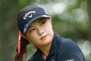 女子ゴルフの河本結、ゴルフウェア姿とは雰囲気違って...肩出し黒ワンピ姿がドキっ「素敵過ぎる」