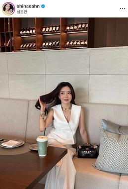 アン・シネさんのインスタグラム（＠shinaeahn）より