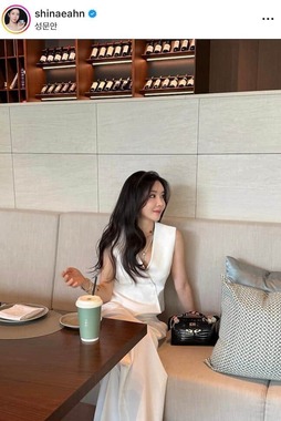 アン・シネさんのインスタグラム（＠shinaeahn）より