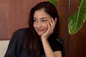 黒木メイサ37歳、指の隙間から...はにかみ表情「激カワ」で反響　「ぎゃーーーーーー可愛すぎます」