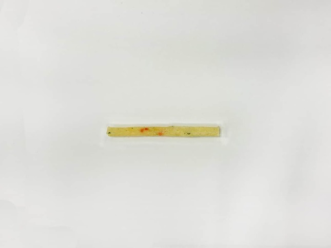 カルビー商品「じゃがりこ細いやつ」、真っ直ぐなスティック状のものが良品とされている（同社提供）