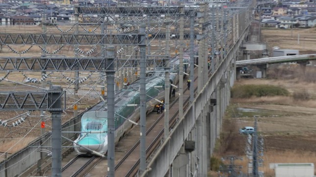 2022年の福島県沖地震では、東北新幹線が脱線し長期間の運転見合わせが起きた