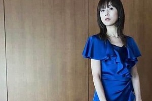 高岡早紀52歳、色気ダダ漏れノースリーブ姿...フレンチレストランで「贅沢時間」を　「最近更にキレイに」