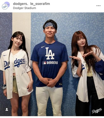 アイドルとの3ショット（ドジャースインスタグラムより）