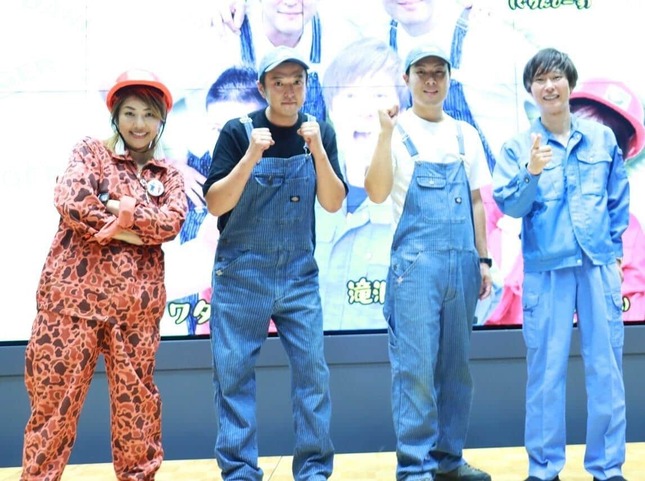 イベントに登壇した赤プルさん、六六三六・柴田さん、ぐりんぴーす・落合さん、マシンガンズ・滝沢さん