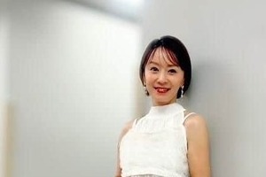 鈴木亜美43歳、ミニ丈私服コーデでぜんぜん変わらぬ神スタイルに衝撃　「ずっと可愛い」「アミーゴ最強」