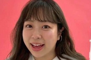 「100キロ女子」餅田コシヒカリ、キャミソール姿の背中に...まさかのリモコン？なぜ？　ネット爆笑