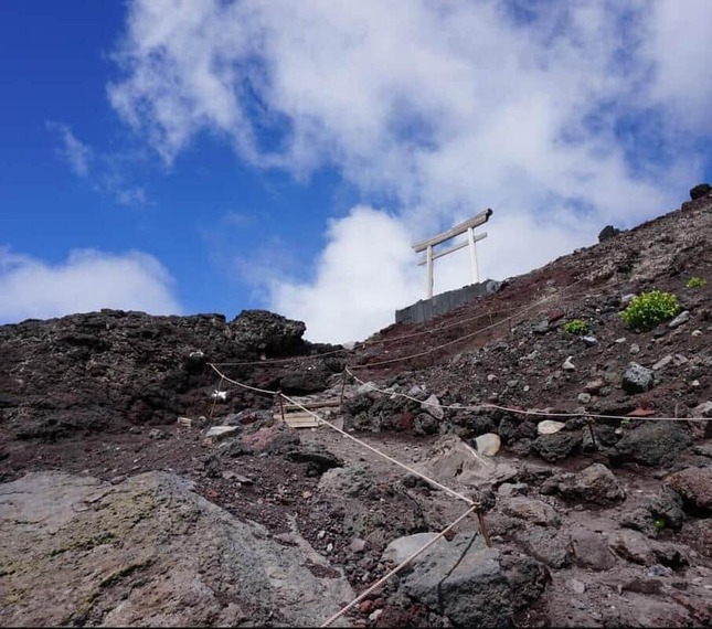 富士山への「無謀登山者」が問題になっている（写真はイメージ）