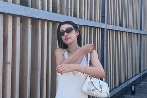 木下優樹菜37歳、色気ダダ漏れキャミ姿...髪かきあげ「激カワ」ショット　「いつまでも美しいですね」