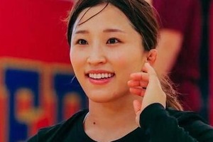 女子レスリング須崎優衣、かわいすぎプラベショット...バキバキ腹筋が濡れたTシャツから隠しきれず