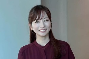 皆藤愛子アナ41歳、爽やかシャツワンピ×ポニテでかわいさ限界突破　ステキすぎ笑顔にキュン
