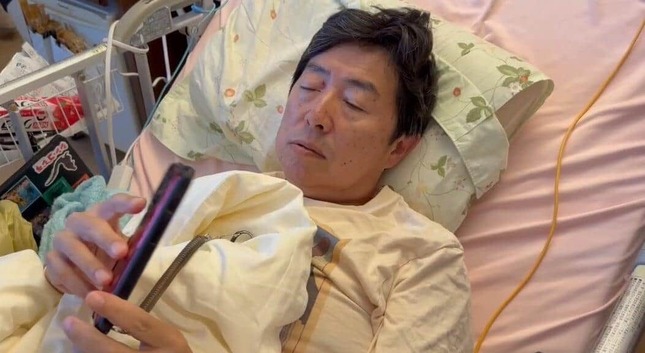 ベッドの上から病状を報告（写真は笠井信輔さんのブログから