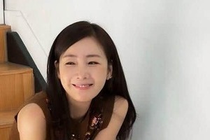 「冬ソナ」チェ・ジウ50歳、きらびやかロングドレスで神スタイル　「変わらずお綺麗」圧倒的な美しさ